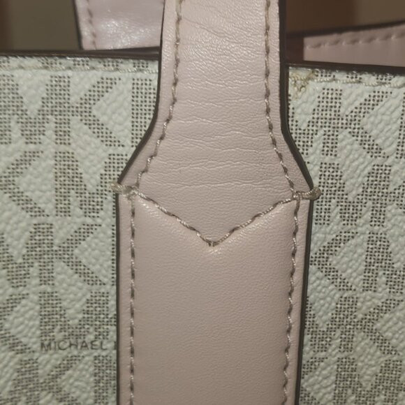 Michael Kors Kenly Tote - Picture 10 of 16